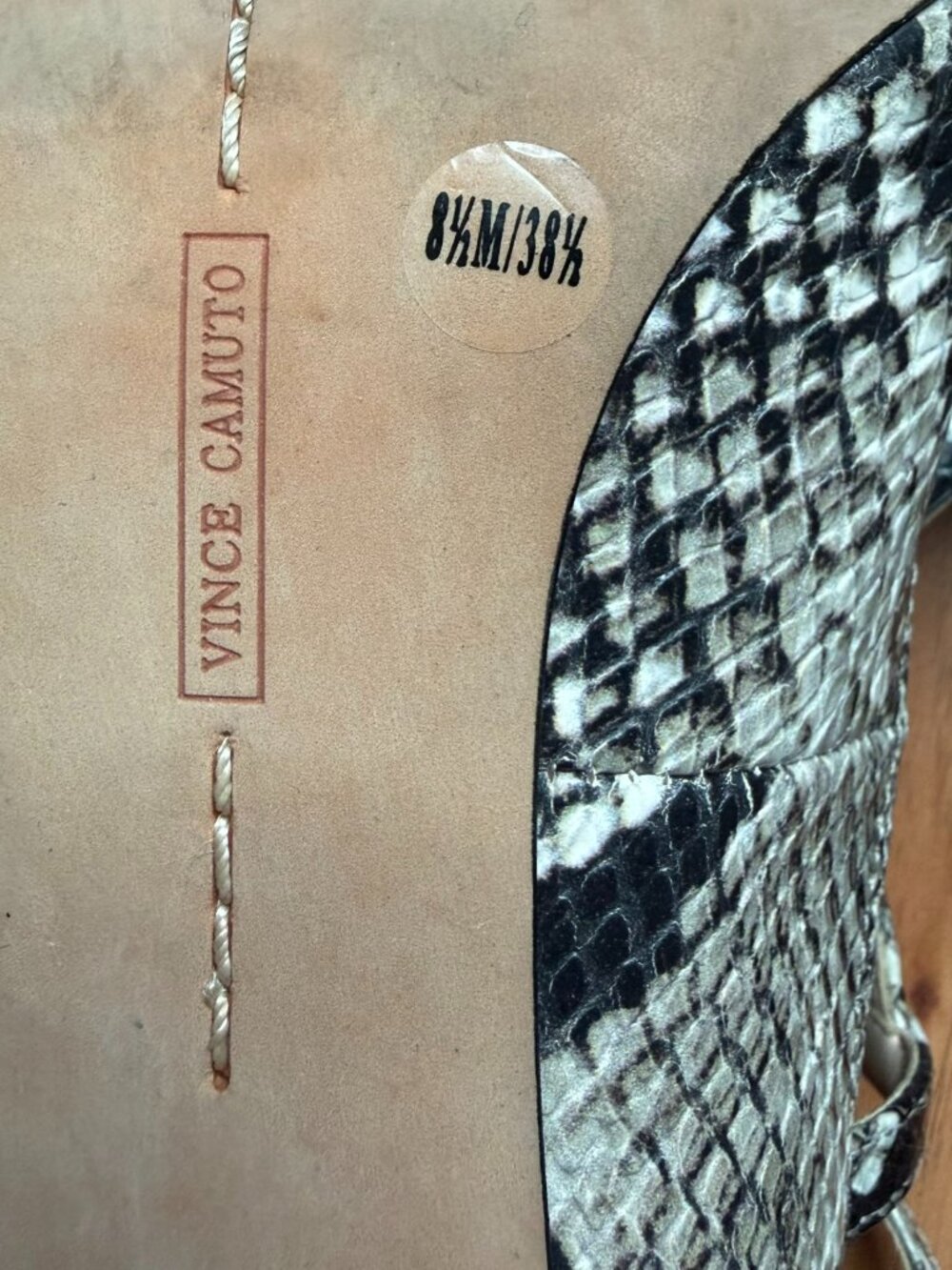 Vince Camuto 3 inch snakeskin heels, size 8.5 - Picture 8 of 9